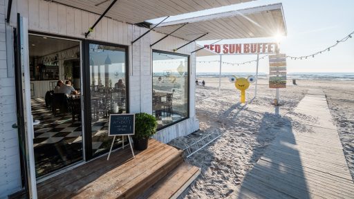 Pludmales bārs/kafejnīca  Red Sun Buffet Beach Bar 
