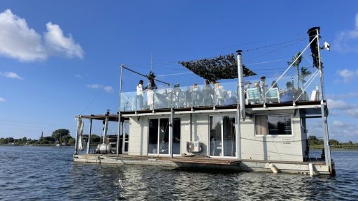 Das Liepāja-See-Schwimmhaus
